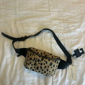 NWT Universal Thread Tan and Black Pattern crossbody bag purse